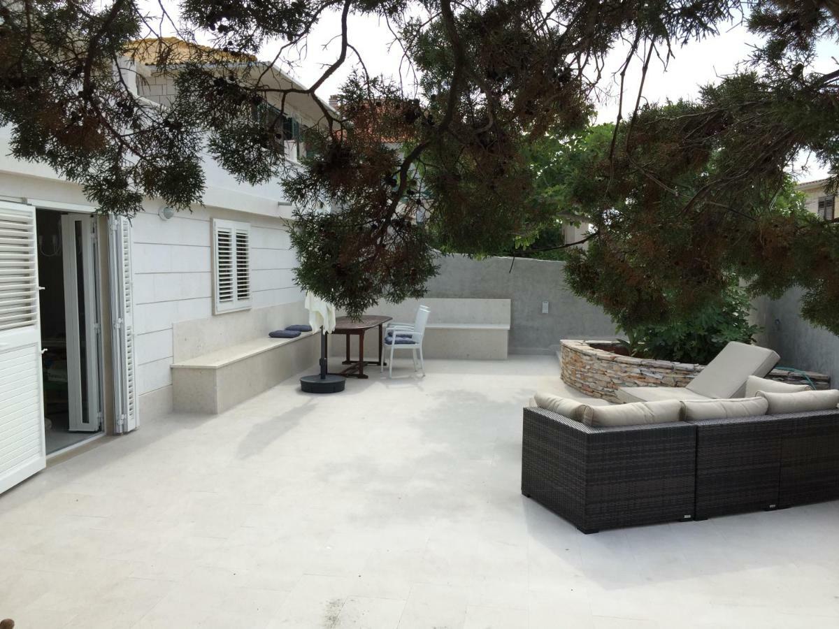 Fig Tree Apartment Povlja  Exterior photo